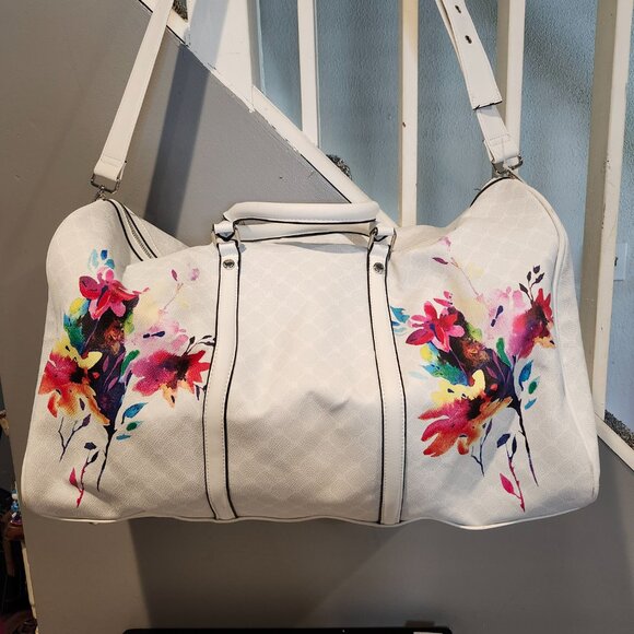 STEVE MADDEN BSPEEDYF WHT/MULT/FLORAL WEEKENDER - Picture 2 of 9